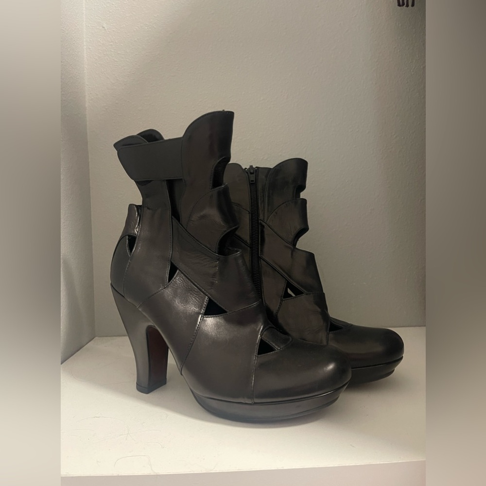 CHIE MIHARA Black Leather Ankle Boots